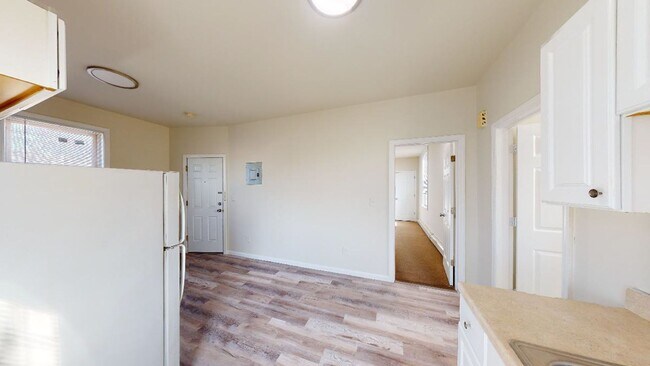 Building Photo - 1052 Garfield Ave