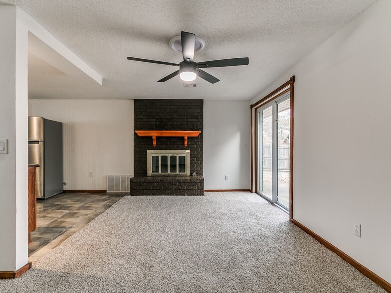 Building Photo - 1548 Bradley Pl