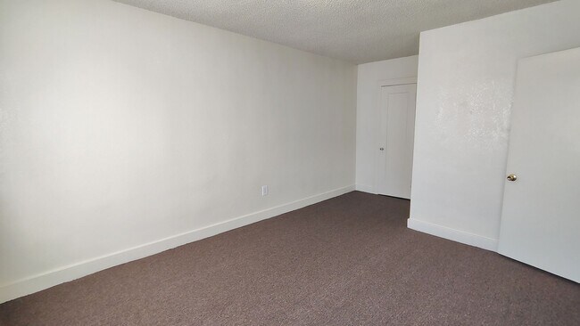 Building Photo - 1 Bed in the Paseo District