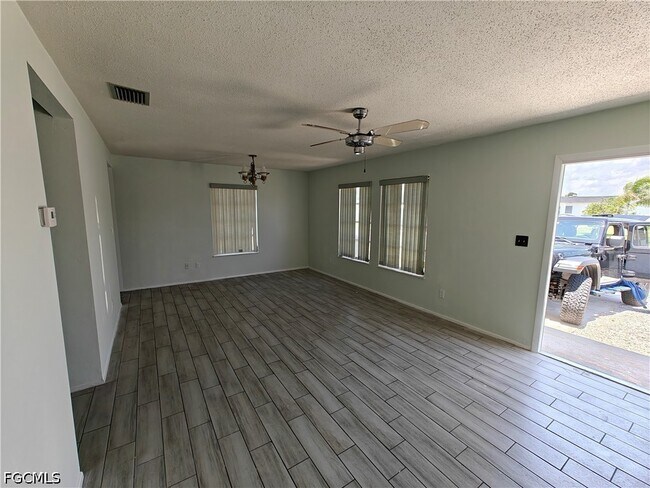 Building Photo - 26 Temple Ct