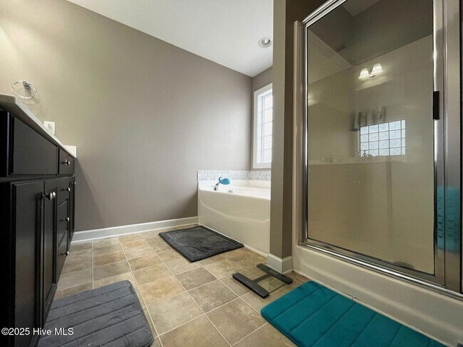 Building Photo - 582 Century Dr