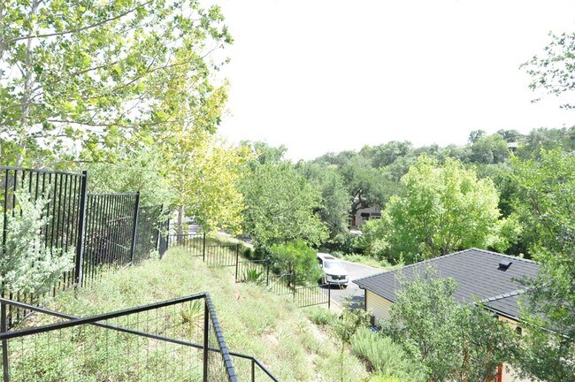 Building Photo - 9902 Talleyran Dr