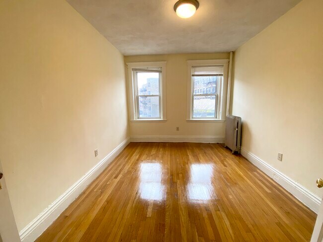 Building Photo - 111 Queensberry St