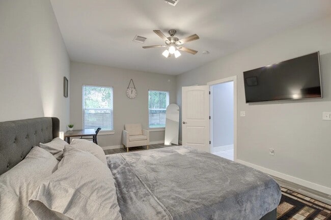 Building Photo - 3523 Bain St