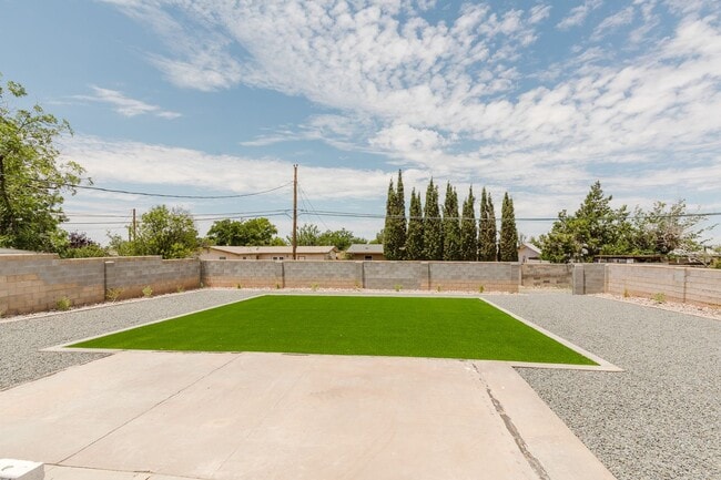 Building Photo - Newly Renovated 3 Bedroom 2 Bath Home