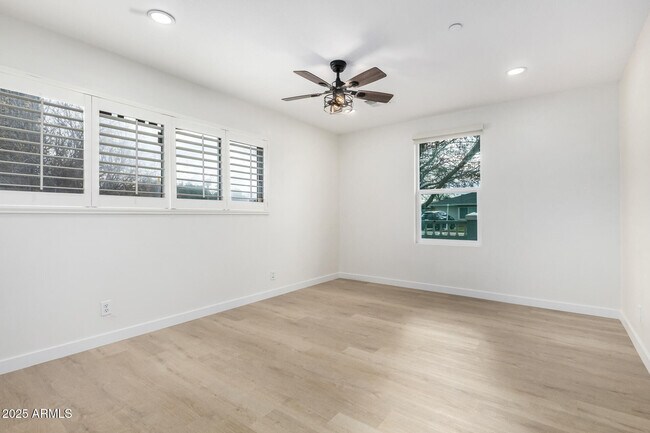 Building Photo - 1606 W Keim Dr