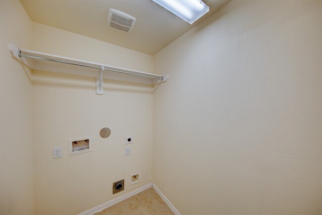 Building Photo - 606 Dunlavy Ln