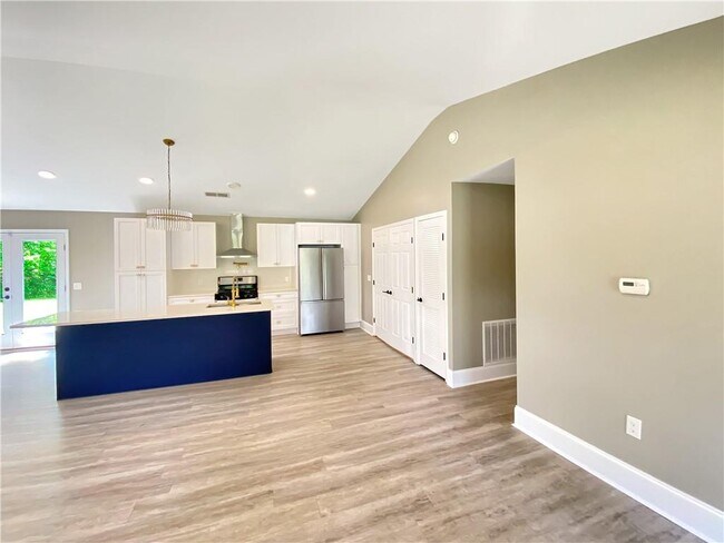 Building Photo - 157 Cedarcrest Dr