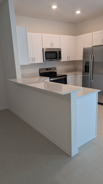 Building Photo - 17247 Southern Hvn Dr
