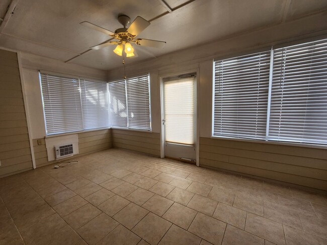 Building Photo - Spacious 4BR Home with New LVP Flooring an...