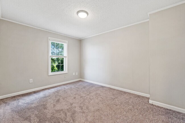 Building Photo - 9 Hayti Ln