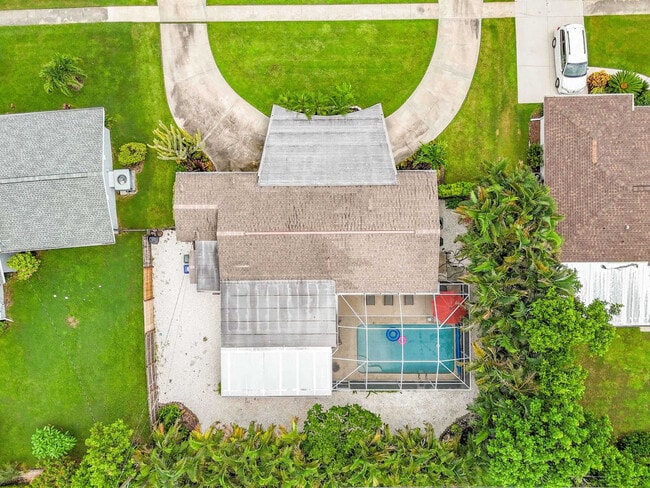 Building Photo - 2852 Gulf Gate Dr
