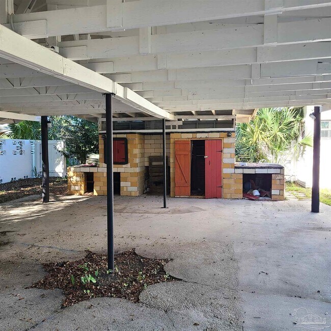 Building Photo - 1301 W Lee St