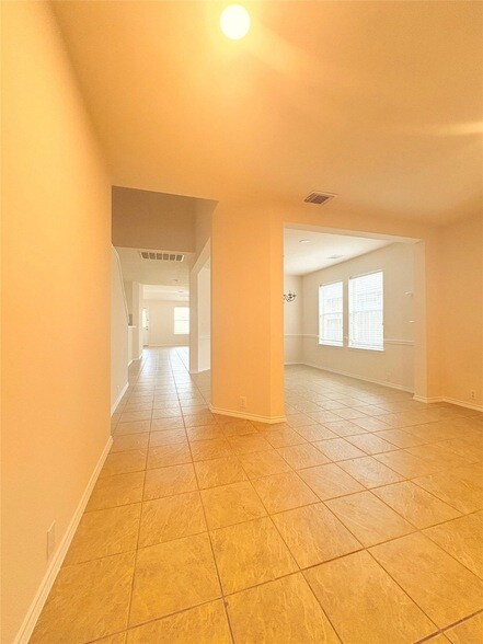 Building Photo - 5818 Kenwood