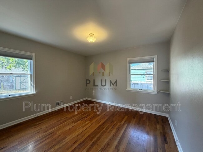 Building Photo - 405 W Central Ave