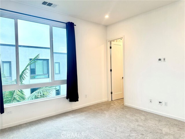 Building Photo - 126 Schick
