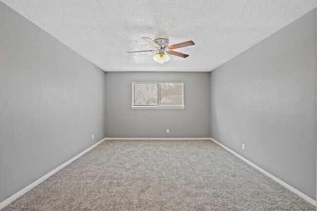 Building Photo - 626 Rosewood Dr