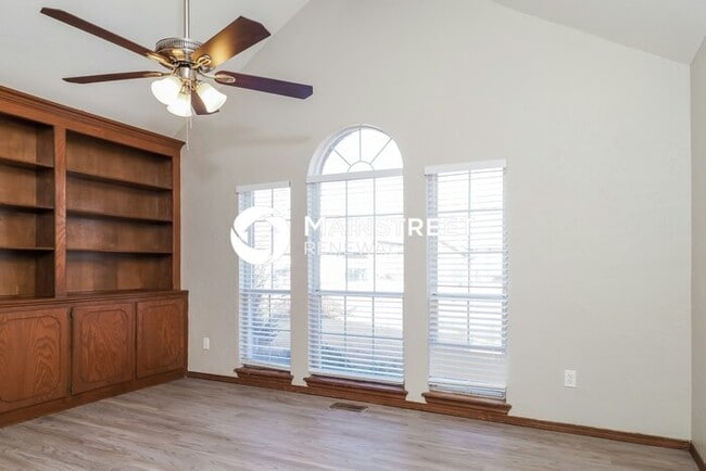 Building Photo - 4 Bedroom Pet-Friendly Home in Oklahoma City, OK with Main Street Renewal