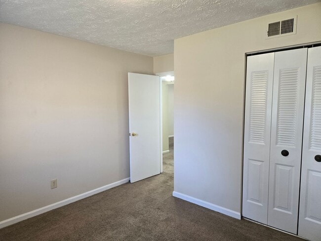 Building Photo - Camelot 2 Bedrooms. 1st Floor Apartment.  ...