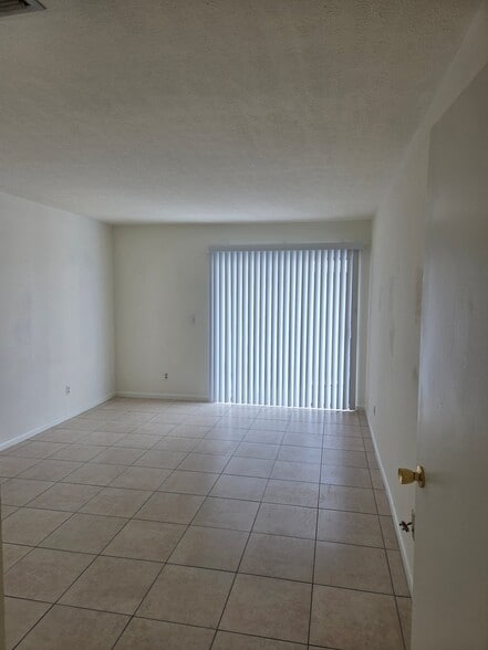 Building Photo - 1214 SE 8th St