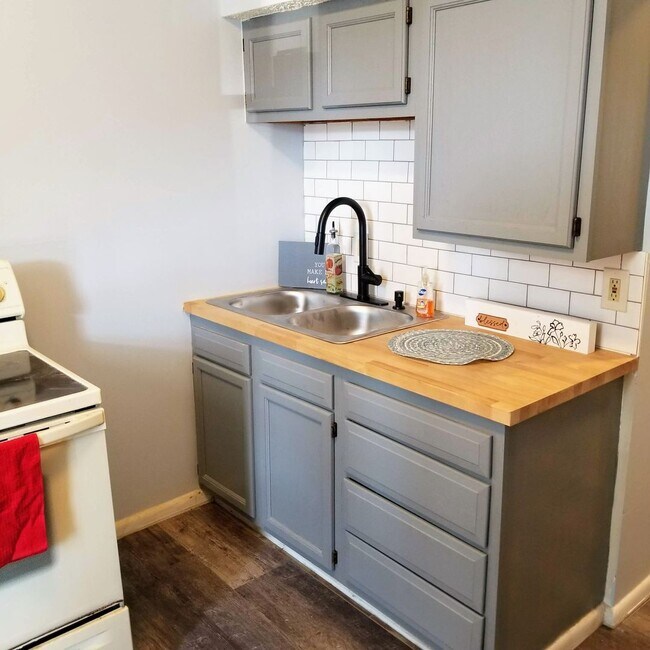 Building Photo - Cozy Lancaster Apartment in Prime Location