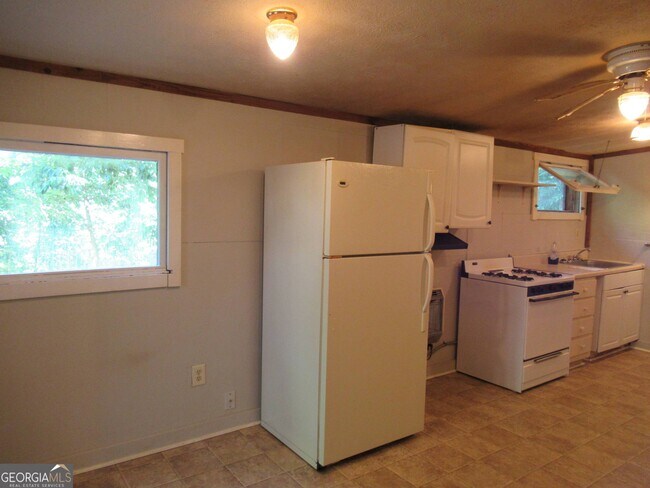 Building Photo - 500 J Mountain Dr