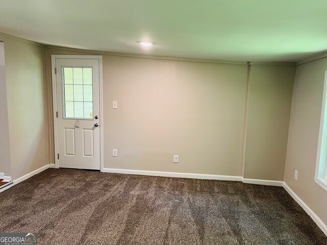 Building Photo - 31 Swan Dr