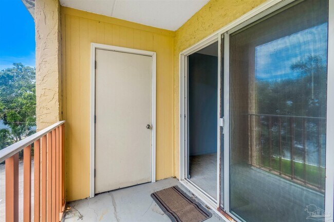 Building Photo - 209 W Miracle Strip Pkwy