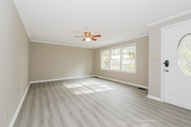 Building Photo - 5434 Lake Dr