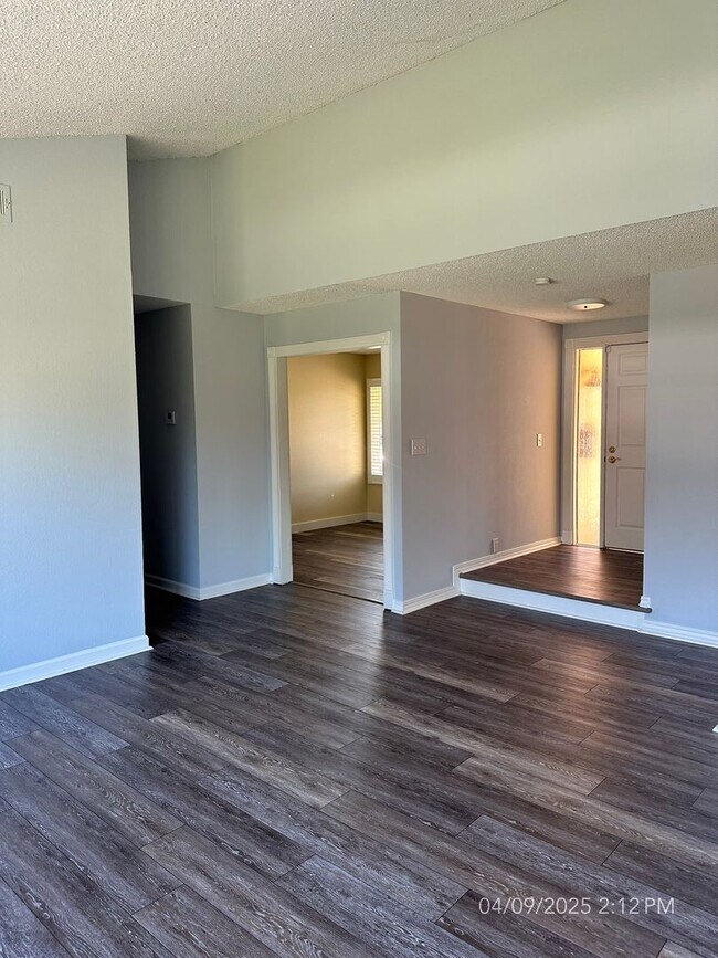 Building Photo - 3 Bedroom - North Napa (cross street Salvador)