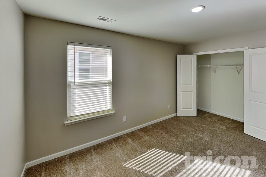 Building Photo - 205 Spring Knoll Dr