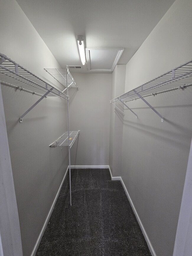 Building Photo - 7434 Stone Mountain Ct