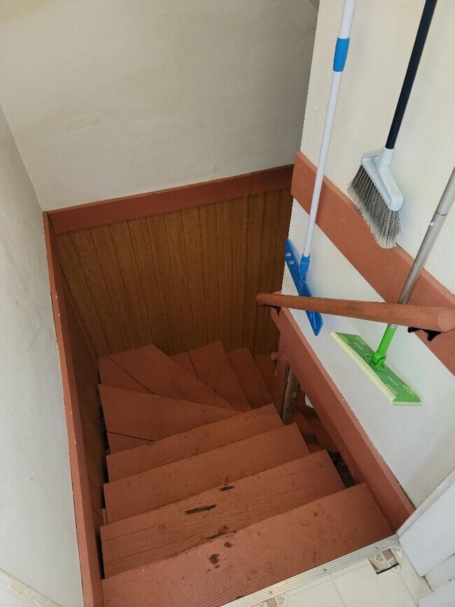 Building Photo - Beautiful Craftsman-style 3 bedroom, 2 bath home (1632 sq ft)  near Lake Steilacoom PLUS studio c...