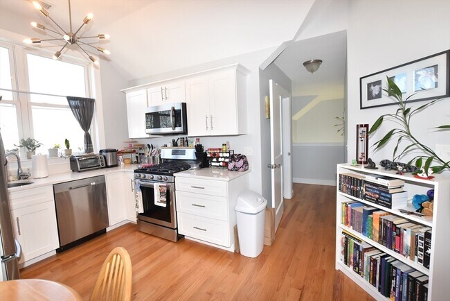 Building Photo - 145-147 Spruce St