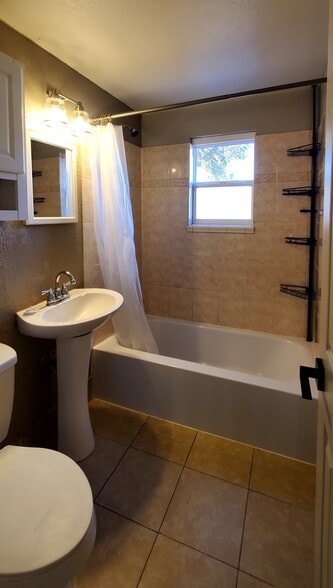 Building Photo - 1907 W Shoshone St