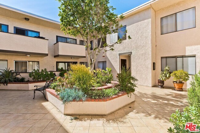 Building Photo - 5805 Whitsett Ave