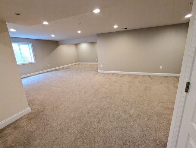 Building Photo - STUNNING Single Family Home in Brunswick C...