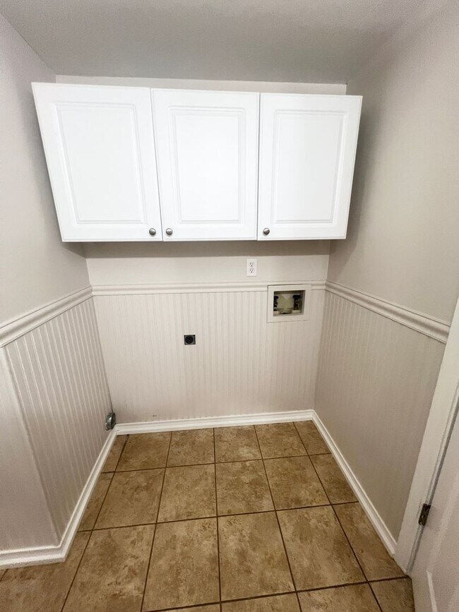 Building Photo - Suncrest Rental – Stunning 4-Bedroom Home Near Long Lake