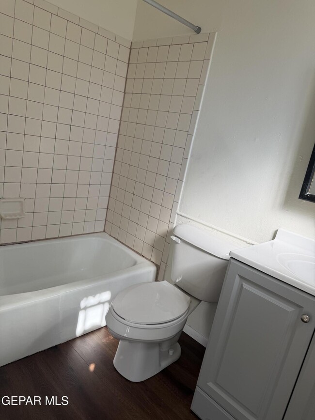 Building Photo - 408 N Resler Dr