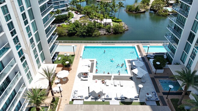 Building Photo - 300 Sunny Isles Blvd