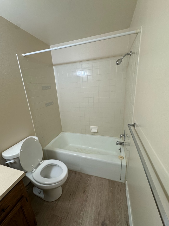 Building Photo - Orem Duplex