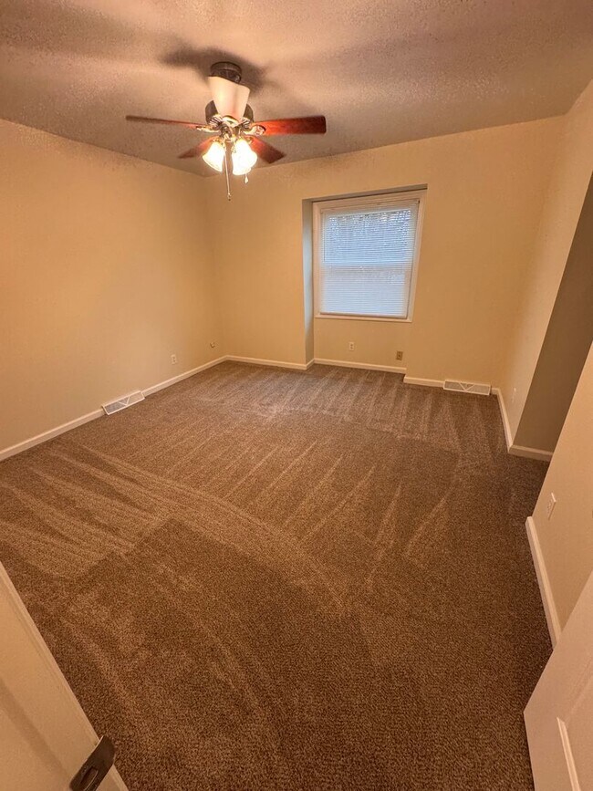 Building Photo - 4759 Logan Arms Dr