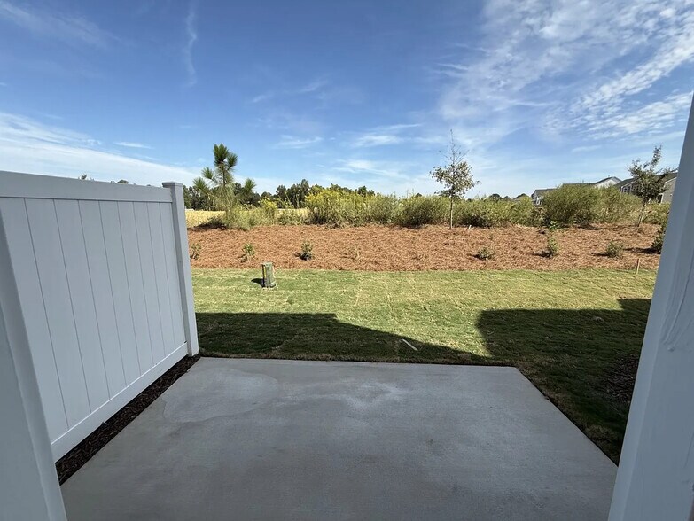 Building Photo - 120 Blossom Field Way