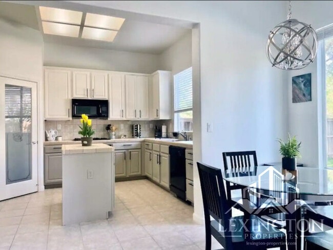 Building Photo - Stunning, 5BD/3BA Home, in West Sacramento with a Pool and BBQ!