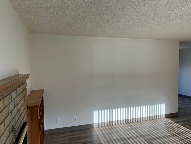 Building Photo - 2 Bedroom in Bethel-Danebo Area