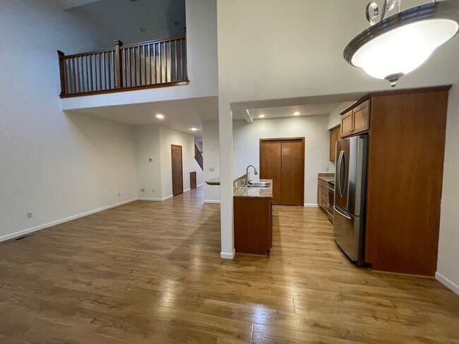 Building Photo - East Medford 2 bedroom 1.5 bathroom 2 story townhome