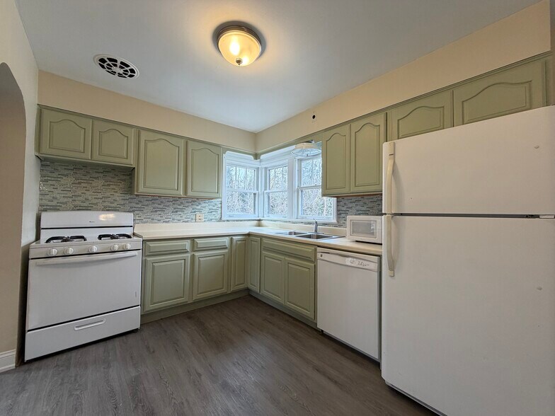 Building Photo - 538 Mills St