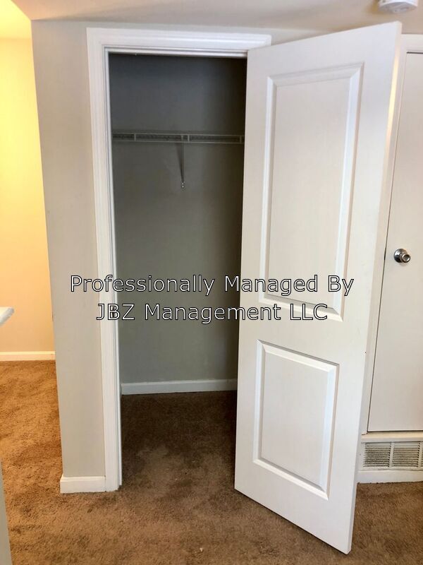 Building Photo - 1625 Ingleside Ave