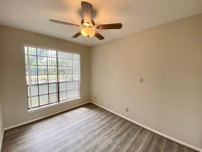 Building Photo - 2121 El Paseo St