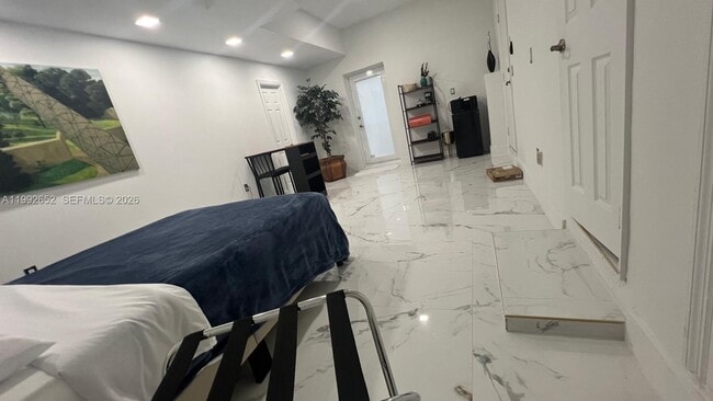 Building Photo - 10042 SW 161st Ave